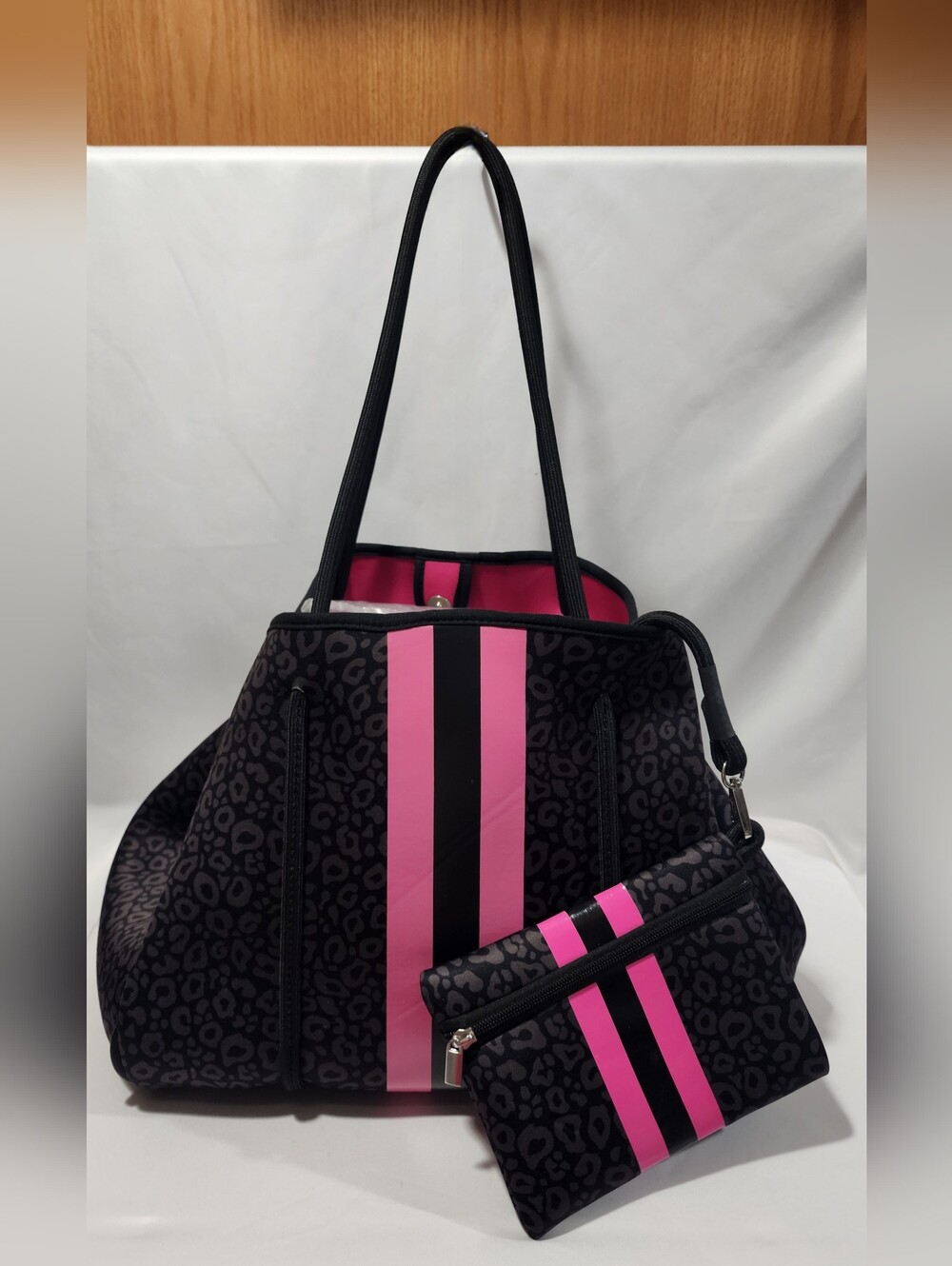 Glitzy Girlz Boutique Black Leopard Neoprene Tote w/ Pink Stripe Matching Pouch - Picture 11 of 13